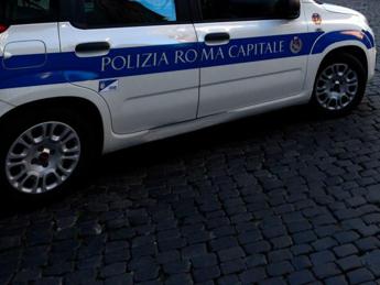 Tragico incidente a Roma, coppia investita da auto: morto anziano, ferita la moglie