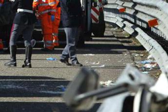 Incidente in A21, scontro tra camion pullman e auto: 10 persone in ospedale