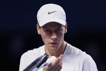 Sinner, i grandi del tennis in coro: “Impresa con Djokovic, ora è favorito per Atp Finals”