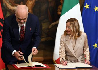 Accordo Italia-Albania sui migranti, opposizioni: “Testo sia sottoposto al Parlamento”