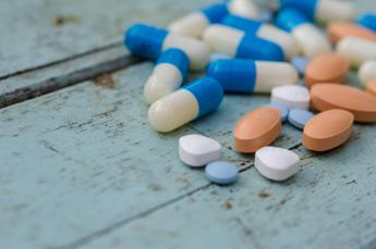 Allarme antibiotico resistenza, “ogni anno 11mila morti in Italia”: cause e cosa fare