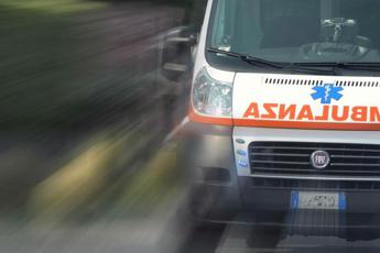 Auto si schianta contro un albero, morti due ventenni a Roma