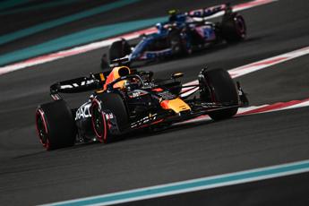 F1 Gp Abu Dhabi, Verstappen vince ultimo atto: secondo Leclerc