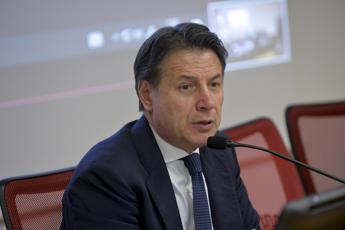 Governo, Conte: “A Palazzo Chigi c’è l’avatar della Meloni”