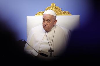 Papa Francesco “in via di guarigione, niente Cop28 per non esporsi a rischi”