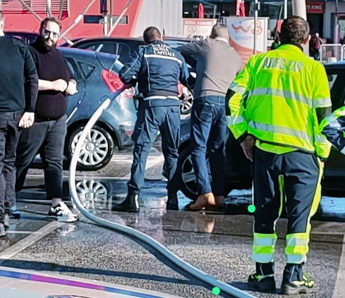 Roma, auto gpl in fiamme a Castelromano: polizia locale interviene, nessun ferito