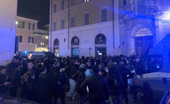 Scontri a Montecitorio, la madre di uno studente dei Collettivi scrive a Mattarella