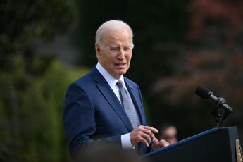 Usa 2024, Biden: “Senza Trump non mi sarei candidato”. Il tycoon attacca per l’età