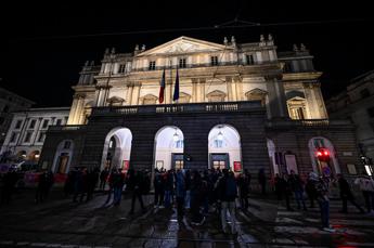‘Viva l’Italia antifascista’, il loggionista della Scala: “Pentito? Neanche un po’”