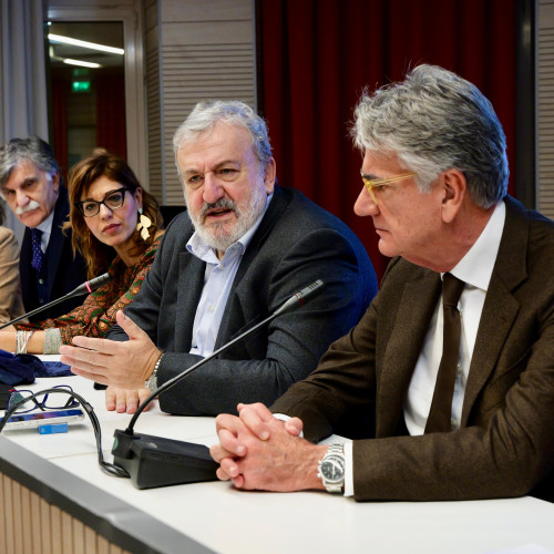 IL PRESIDENTE EMILIANO ALLA RIUNIONE DELL’UNITÀ DI COORDINAMENTO DELLA RETE ONCOLOGICA PUGLIESE: “PUNTARE ANCORA DI PIÙ SUI CENTRI DI ORIENTAMENTO”