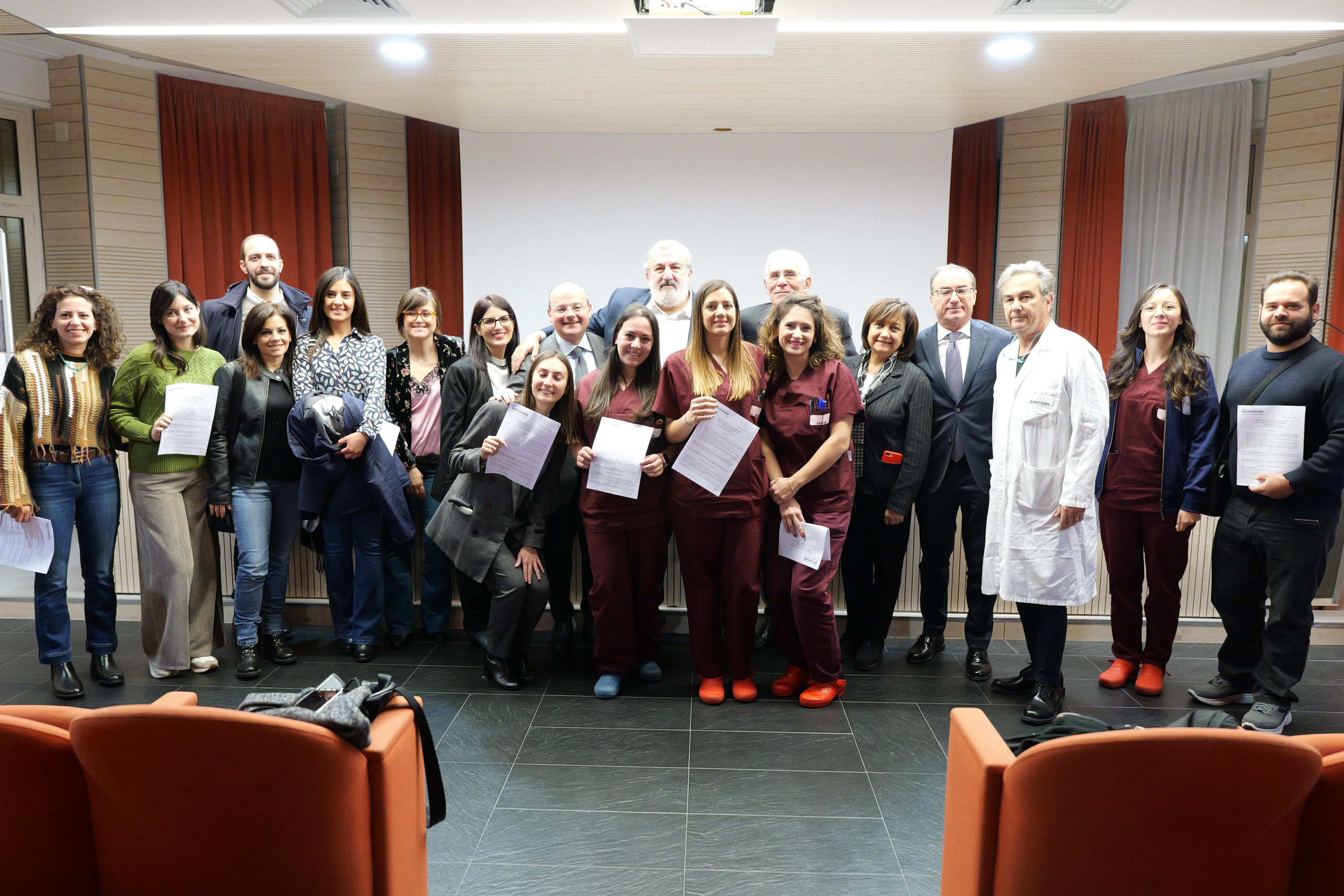 IL PRESIDENTE EMILIANO ALLA STABILIZZAZIONE DI 24 PRECARI DELL’ISTITUTO ONCOLOGICO DI BARI