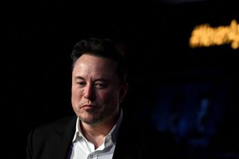 Elon Musk fa causa a OpenAi: “Antepone profitti a benefici per l’umanità”