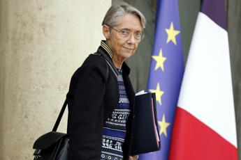 Francia, la premier Borne si è dimessa