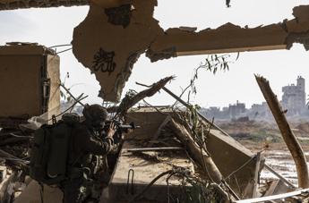 Israele, irruzione in centro comando Hamas: “Distrutto deposito armi a Khan Younis”