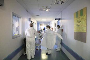 Malata di cancro avvia cure solo dopo nascita figlio, morta a 33 anni