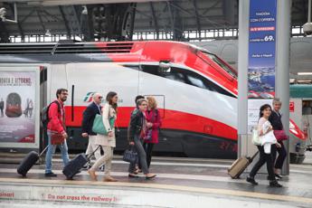 Trenitalia e la promozione su WhatsApp: “E’ una fake”