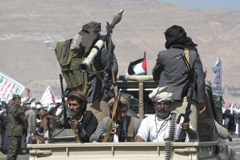 Yemen, nuovo raid Usa contro Houthi. Turchia bombarda ‘obiettivi terroristici’ in Iraq e Siria