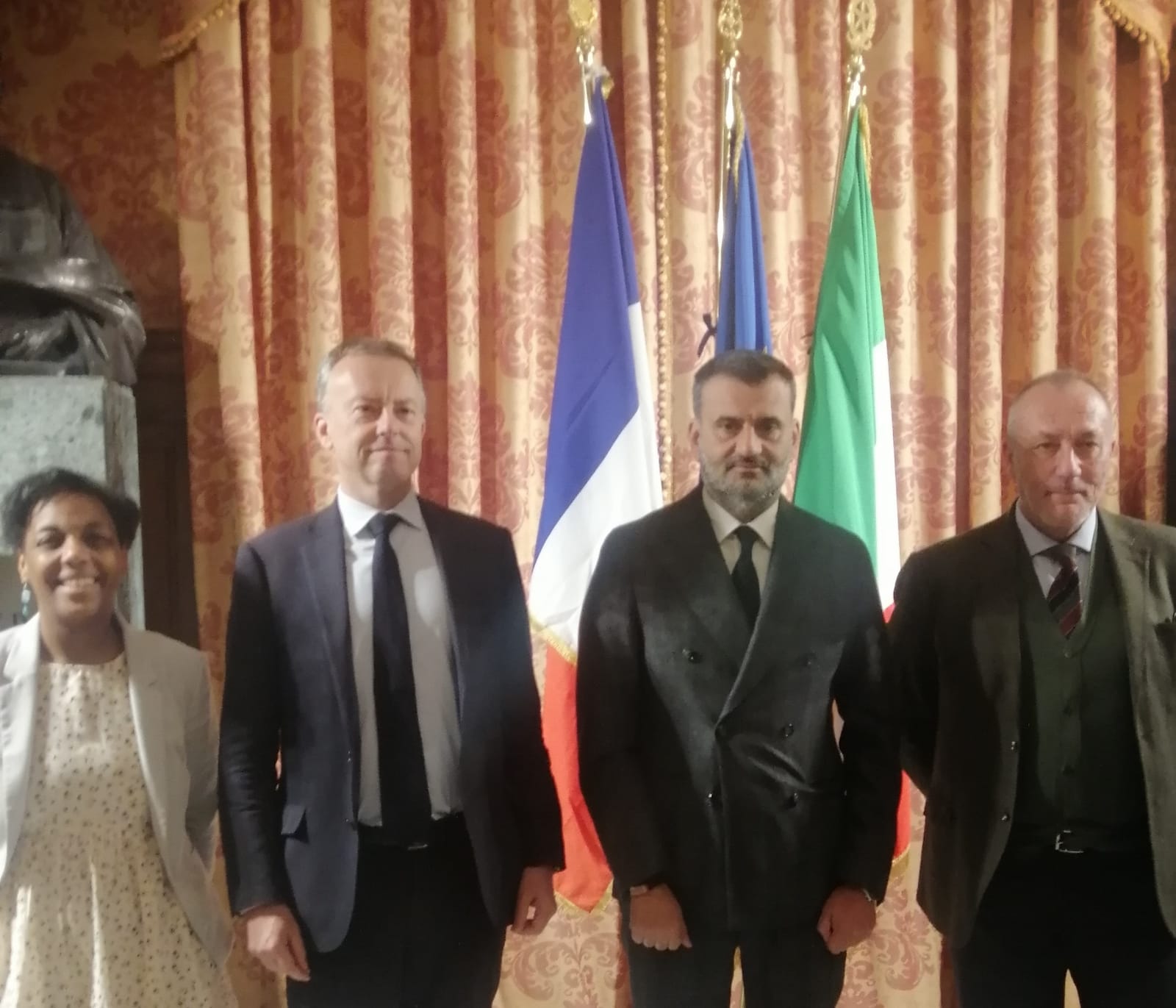 IL SINDACO DECARO A COLLOQUIO CON L’AMBASCIATORE FRANCESE MARTIN BRIENS A PALAZZO DI CITTA’