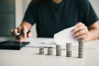 Credito, 1 italiano su 5 ha più di quattro debiti. Ecco l’identikit
