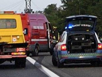 Incidenti e tamponamenti a catena sulle autostrade per la nebbia, morti e feriti