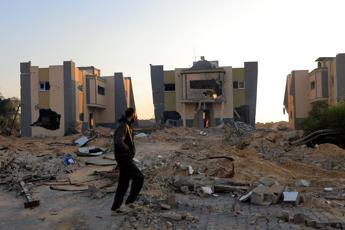 Israele: “Arrestati 100 terroristi a Khan Yunis”. Houthi, missili contro petroliera britannica Pollux