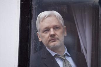 Julian Assange troppo malato, non partecipa a udienza Alta Corte Gb
