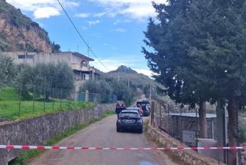 Palermo, uccide moglie e due figli di 5 e 16 anni: “Erano posseduti da Satana”