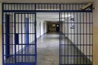 Roma, la figlia costretta a elemosina e promessa sposa: genitori condannati a 6 anni