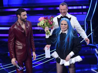 Sanremo 2024, fisiatra: “Attenzione al collo per una voce da primo posto”
