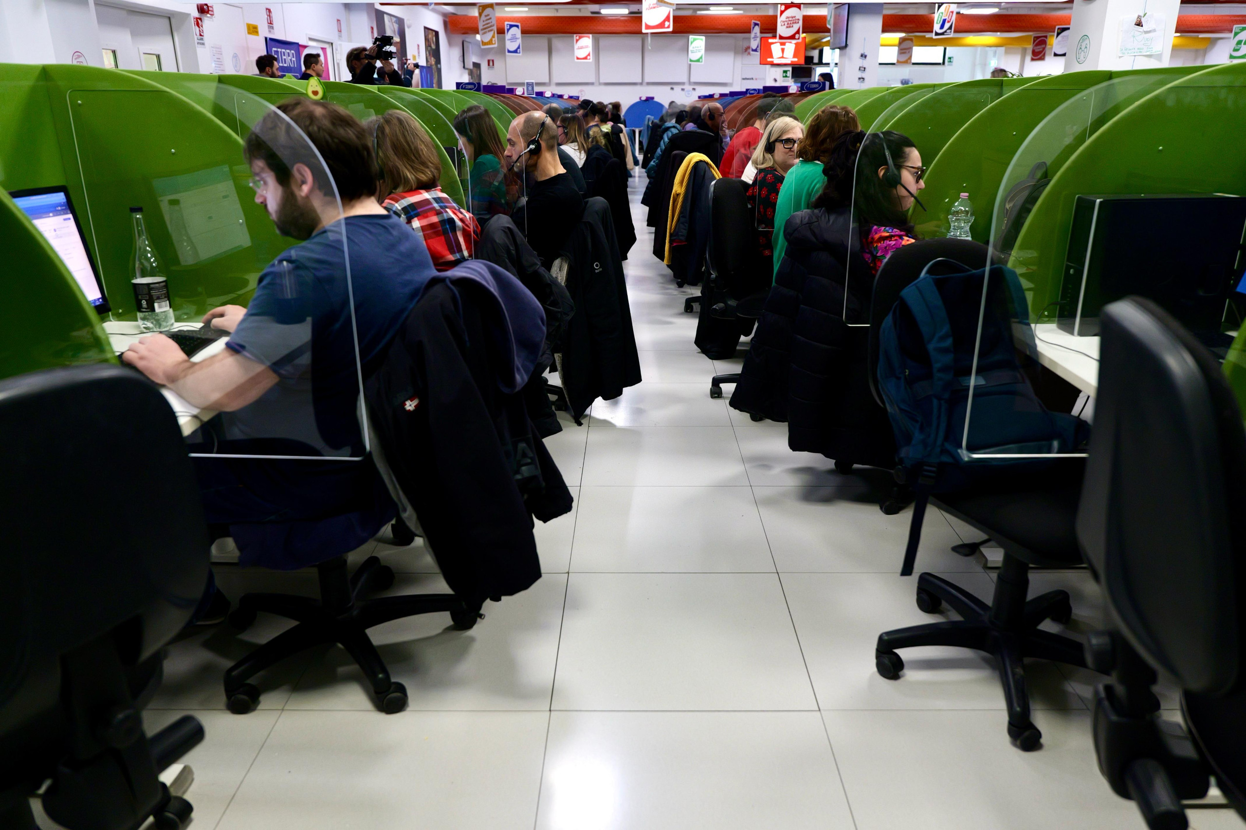 NETWORK CONTACTS E REGIONE PUGLIA EVITANO I 280 LICENZIAMENTI