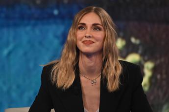 Chiara Ferragni, dal fazzoletto agli errori grammaticali: “Strategia vincente” da Fazio