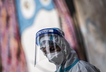 Covid “può aver avuto origine in laboratorio”, il nuovo studio shock