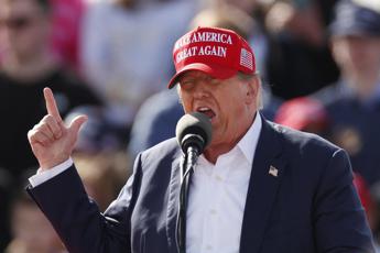 Elezioni Usa, Trump: “Migranti? In alcuni casi non sono persone”