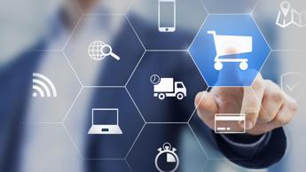 Italia, l’85 per cento acquista online almeno una volta al mese