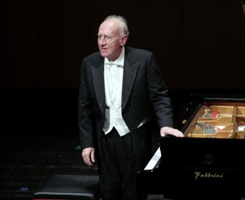 Maurizio Pollini, camera ardente alla Scala