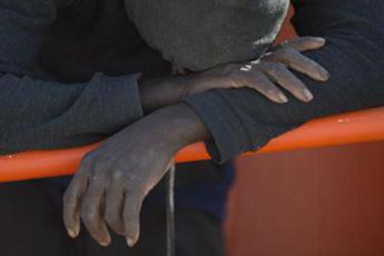 Sbarco a Lampedusa con 2 morti, Fcei: “Naufraghi in ipotermia e sotto choc”