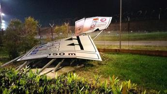 Tornado si abbatte sull’aeroporto di Trapani, gravi danni