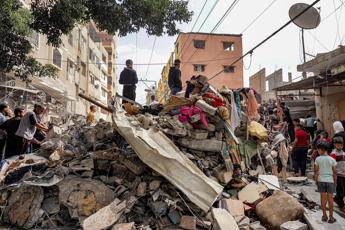 Gaza, serie di raid israeliani: 35 morti. Ucciso alto funzionario di Hamas