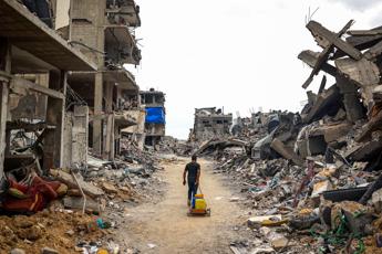 Rafah, Israele prende il controllo del valico: “Usato per scopi terroristici”