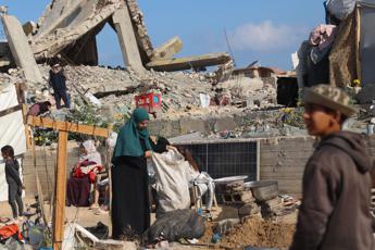 Rafah, Israele schiera altre truppe. Hamas: “Negoziati in un vicolo cieco”