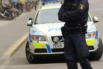 Svezia, sparatoria vicino all’ambasciata israeliana a Stoccolma: “Arrestato 14enne”