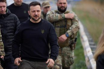 Ucraina, Zelensky fa piazza pulita: via il capo della sicurezza e il comandante delle forze speciali