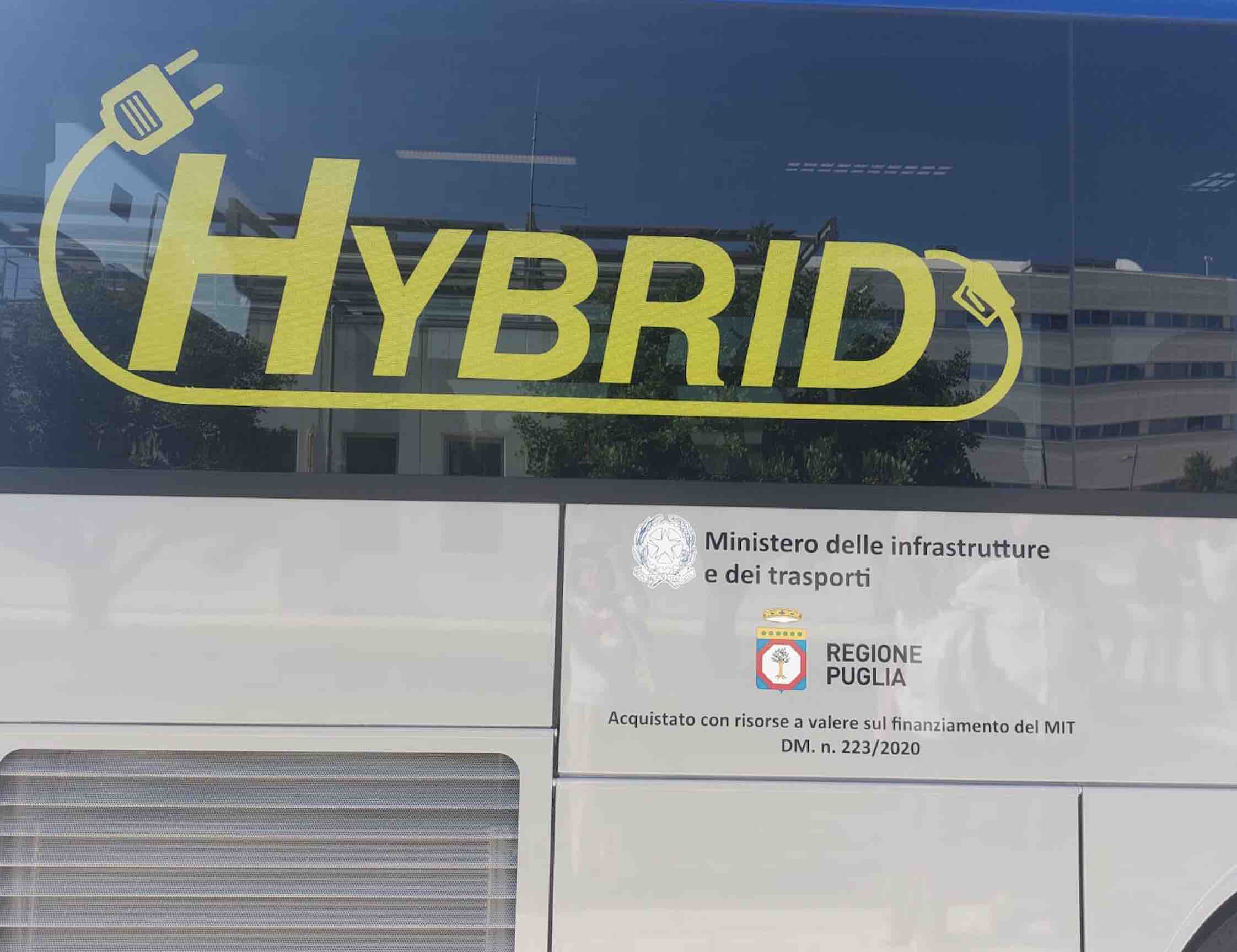Trasporti, Regione Puglia e FSE presentano i primi sette nuovi autobus ibridi per una flotta sempre più sicura e moderna