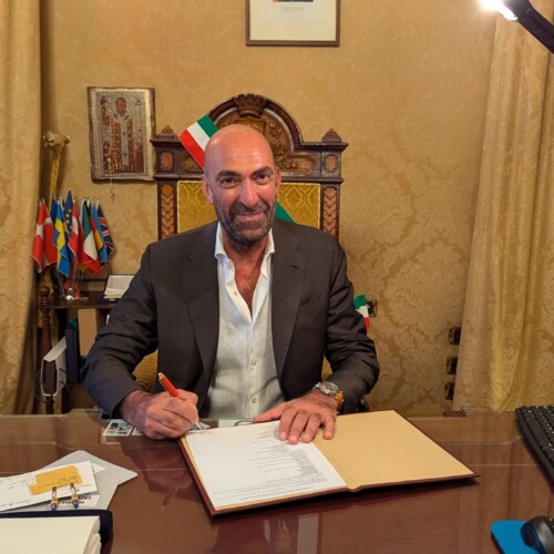 BARI, SINDACO LECCESE FIRMA MANIFESTO PUBBLICO DEGLI ELETTI IN CONSIGLIO COMUNALE