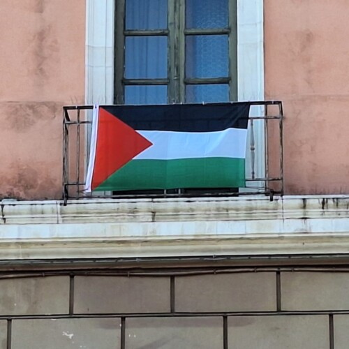 SINDACO LECCESE RISPONDE A POLEMICA SU BANDIERA PALESTINESE SULLA FACCIATA DEL COMUNE DI BARI