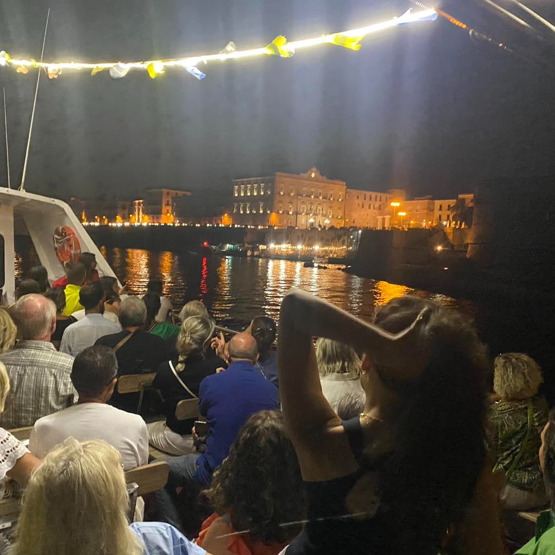 TARANTO BUSKERS FESTIVAL COLORA LA CITTÀ VECCHIA
