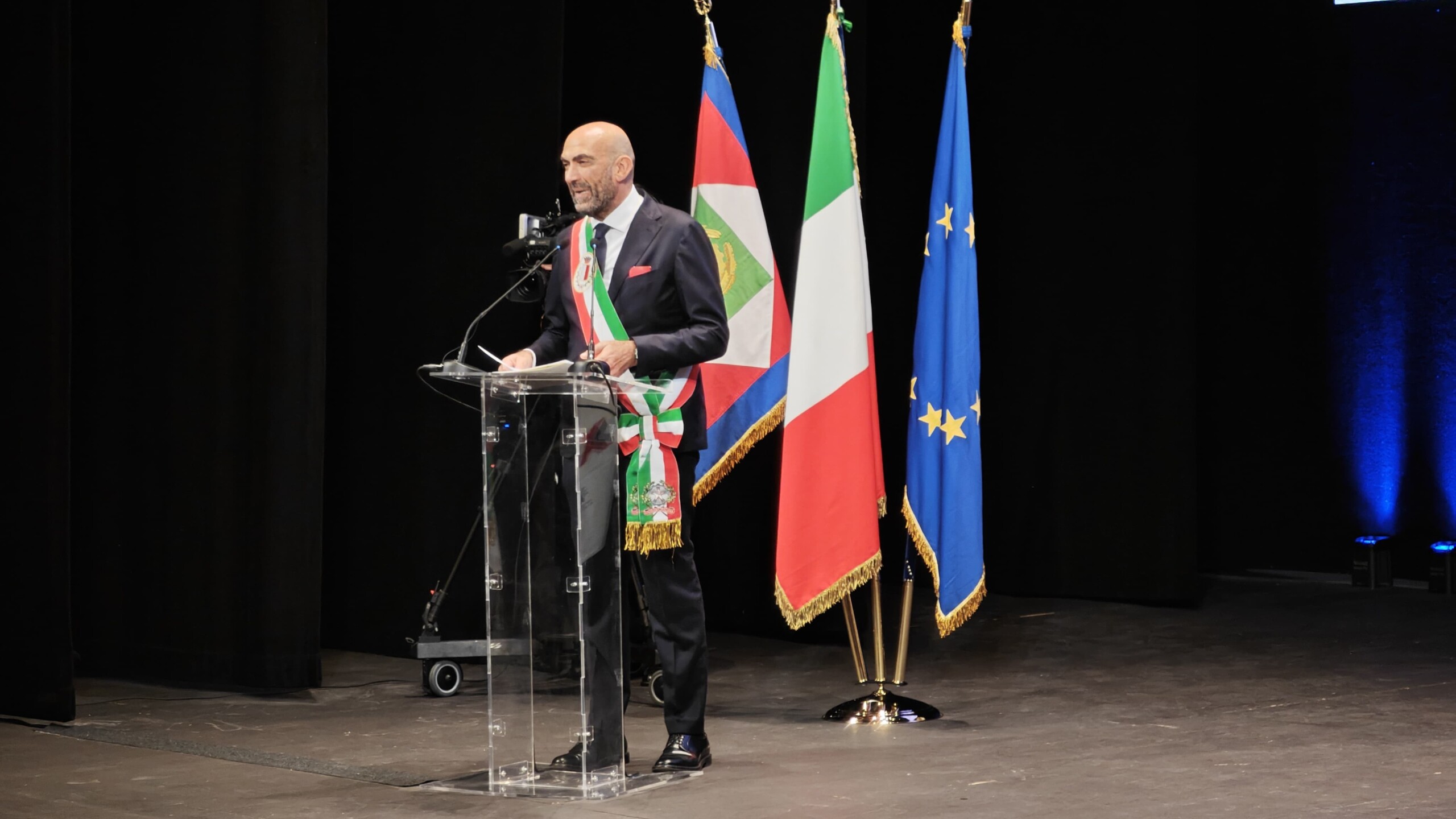 AL TEATRO PICCINNI LA CERIMONIA DI APERTURA DEL 3° FESTIVAL DELLE REGIONI E DELLE PROVINCE AUTONOME ALLA PRESENZA DEL PRESIDENTE DELLA REPUBBLICA