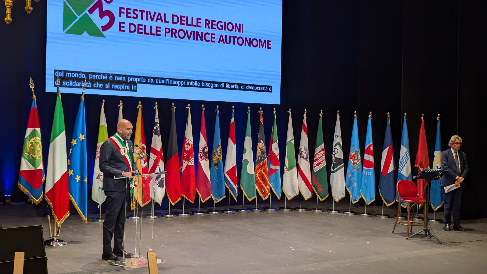AL TEATRO PICCINNI LA CERIMONIA DI APERTURA DEL 3° FESTIVAL DELLE REGIONI E DELLE PROVINCE AUTONOME ALLA PRESENZA DEL PRESIDENTE DELLA REPUBBLICA