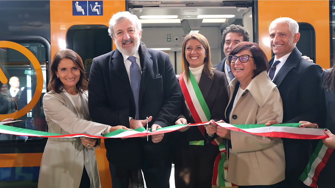 Trasporti, presentato a Bari il nuovo treno che va a completare il rinnovo della flotta del Regionale di Trenitalia garantito dai finanziamenti regionali