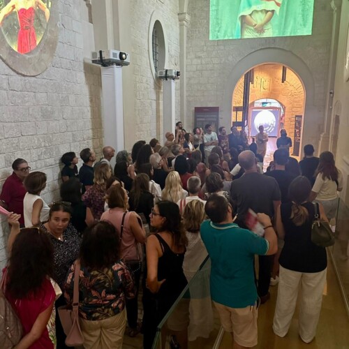 Bari, oltre 5 mila visitatori al Museo Archeologico di Santa Scolastica tra luglio e agosto: successo per la mostra “I’ll be your mirror”
